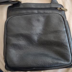 Clark's black leather crossbody purse